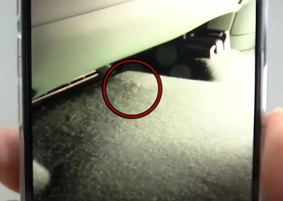 小米新车主驾下方掏出“神秘”多余零件！工作人员一片沉默<strong></p>
<p>海澜之家股票</strong>，细思极恐