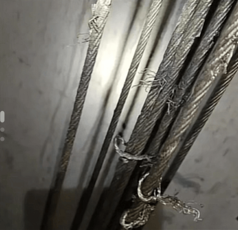 呼和浩特一小区23部电梯钢绳遭破坏<strong></p>
<p>海澜之家股票</strong>，两人被刑拘！正抢修