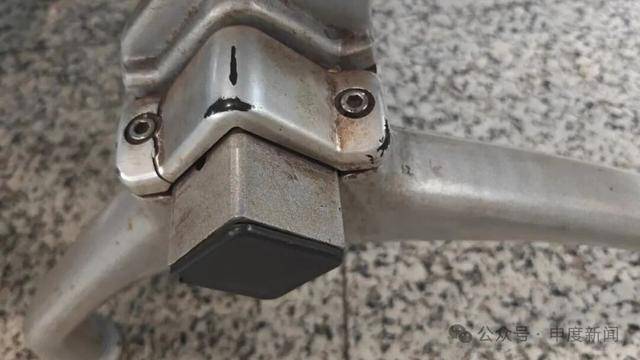 “被吓到了<strong></p>
<p>海澜之家股票</strong>，有点痛还特别尴尬”，事发上海一地铁站，乘客坐上去瞬间懵了