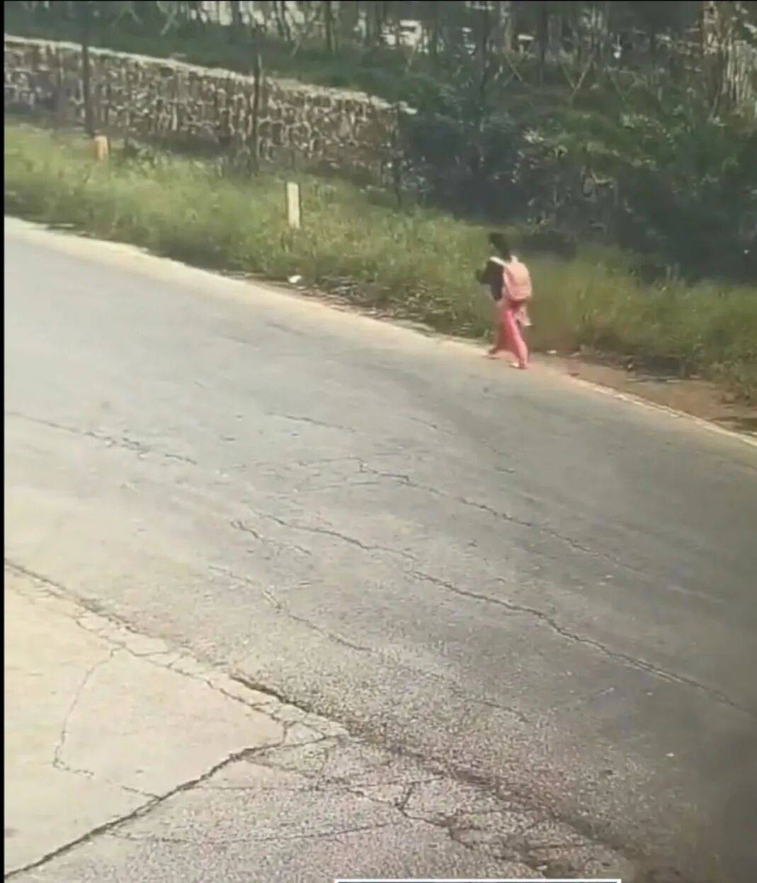 郑州14岁女孩上学途中失联半月<strong></p>
<p>君正集团股票</strong>，在河边发现书包，家属：河中搜寻未果，警方已介入