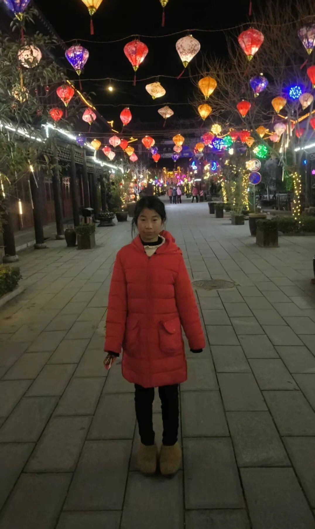 郑州14岁女孩上学途中失联半月<strong></p>
<p>君正集团股票</strong>，在河边发现书包，家属：河中搜寻未果，警方已介入