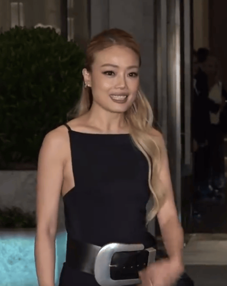 容祖儿回应与成龙误会<strong></p>
<p>君正集团股票</strong>！称成龙摸其后背争议是捕风捉影：我完全没感觉