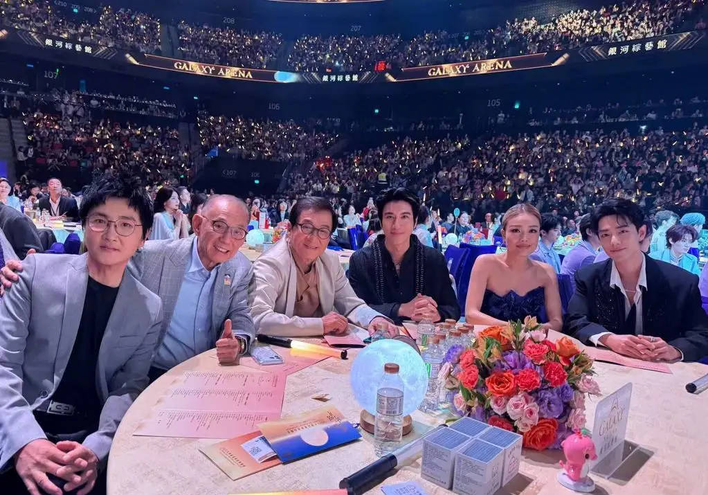 容祖儿回应与成龙误会<strong></p>
<p>君正集团股票</strong>！称成龙摸其后背争议是捕风捉影：我完全没感觉