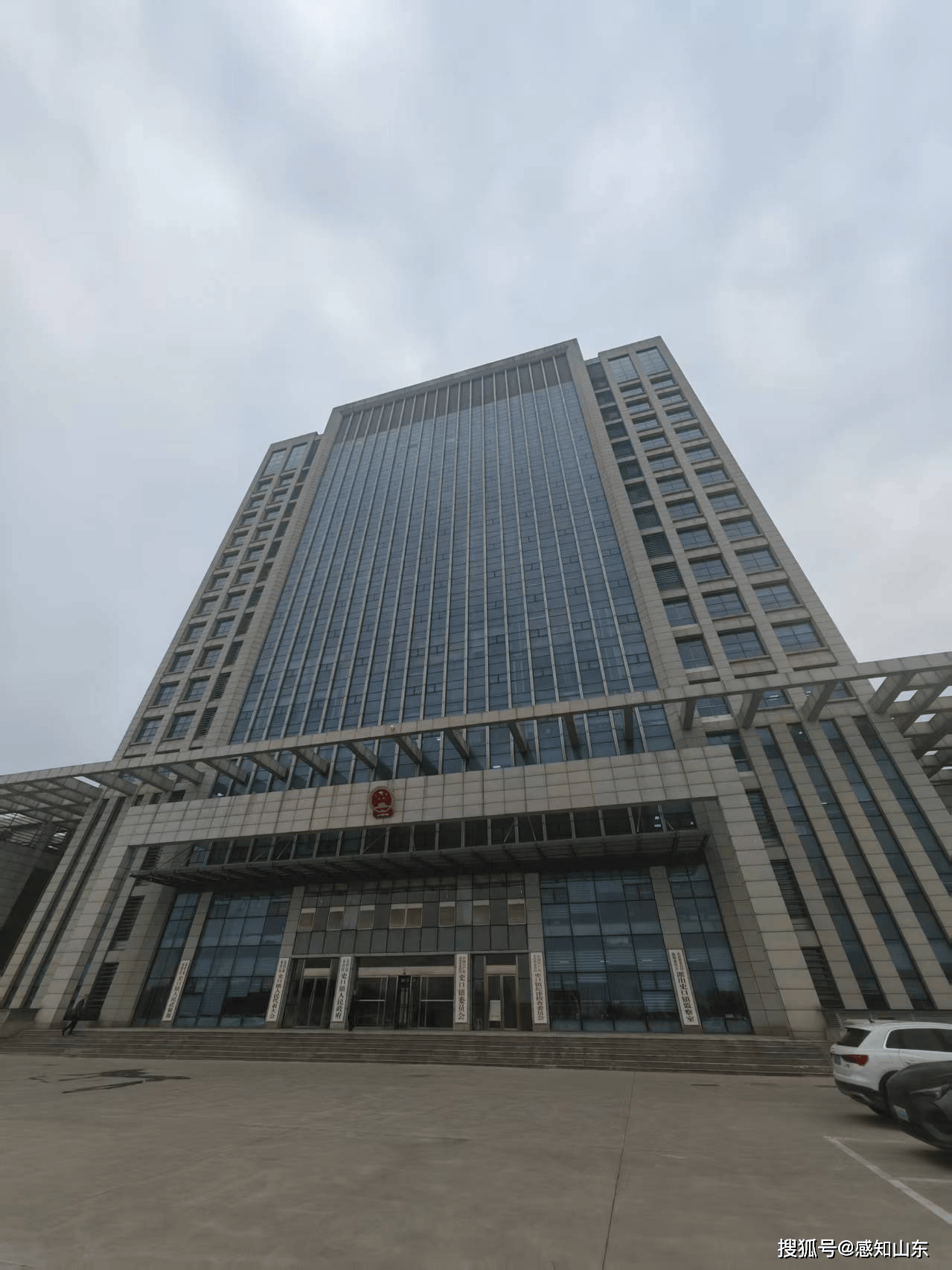 山东东营市一镇政府大楼过于“气派”被质疑超标准<strong></p>
<p>君正集团股票</strong>，镇政府回应：非自建，只租7层