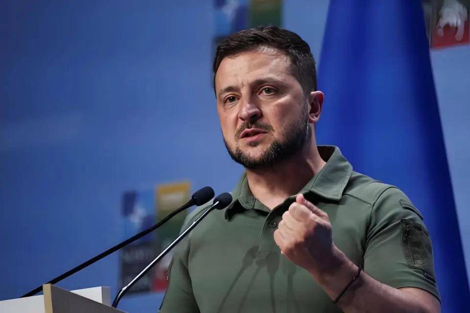 太炸裂了<strong></p>
<p>君正集团股票</strong>，泽连斯基竟然提交拜登黑料，获得面见特朗普的机会