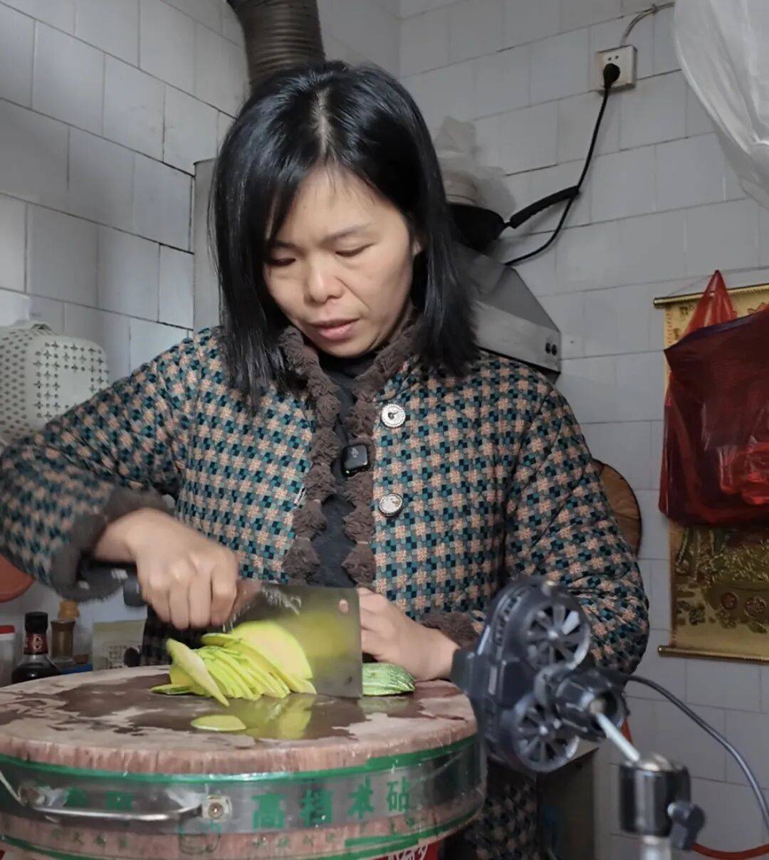 41岁武汉宝妈突然爆火！多次收到央视邀约<strong></p>
<p>君正集团股票</strong>，本人回应