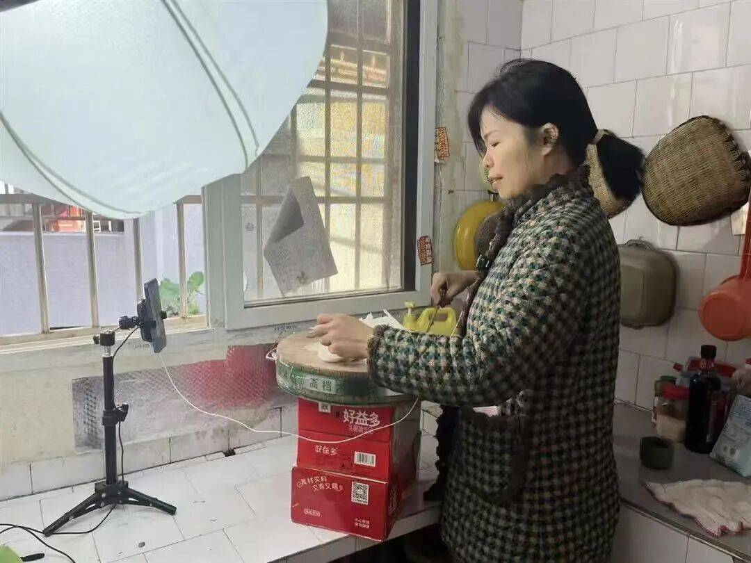 41岁武汉宝妈突然爆火！多次收到央视邀约<strong></p>
<p>君正集团股票</strong>，本人回应