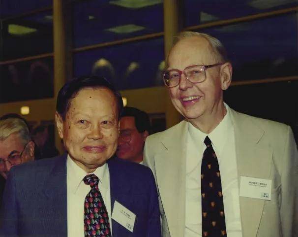 金灿荣：今日送别杨振宁<strong></p>
<p>君正集团股票</strong>，他的贡献已经远远超过诺贝尔奖