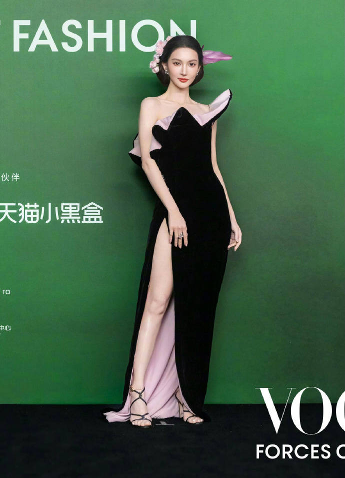 刘亦菲头顶满天星、周冬雨大胆透视装、杨幂顶级高定...VOGUE红毯谁赢了<strong></p>
<p>君正集团股票</strong>？