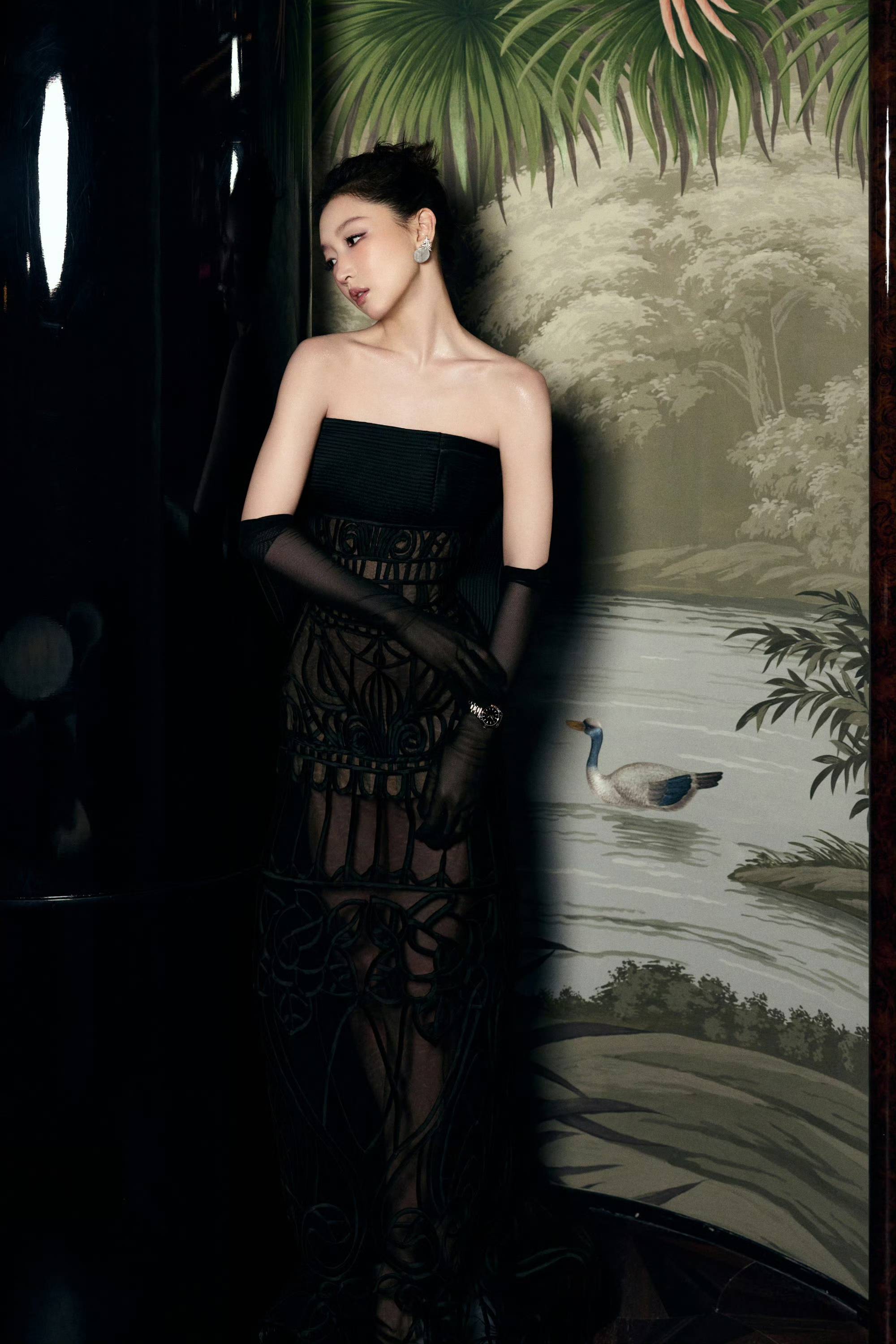 刘亦菲头顶满天星、周冬雨大胆透视装、杨幂顶级高定...VOGUE红毯谁赢了<strong></p>
<p>君正集团股票</strong>？