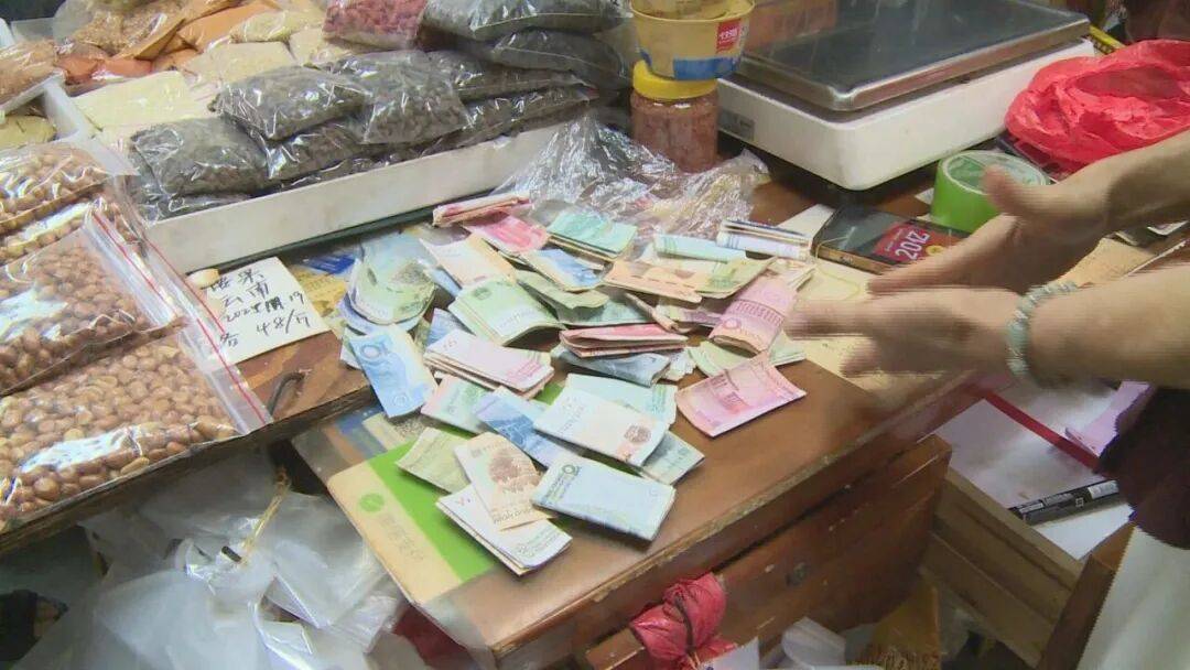 广东一男子两三年持续往批发店无故扔钱<strong></p>
<p>昆仑万维股票</strong>，店主：每次他都不承认，还钱还把钱送回来