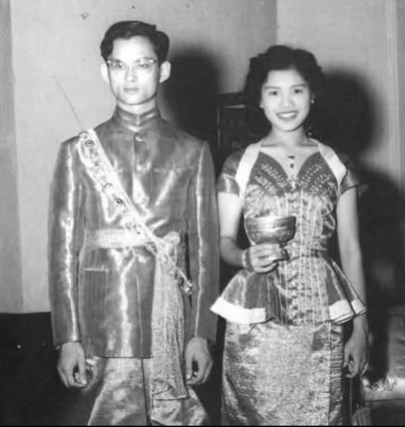 泰国王太后诗丽吉去世<strong></p>
<p>昆仑万维股票</strong>，留下19顶奢华王冠和她的传奇一生