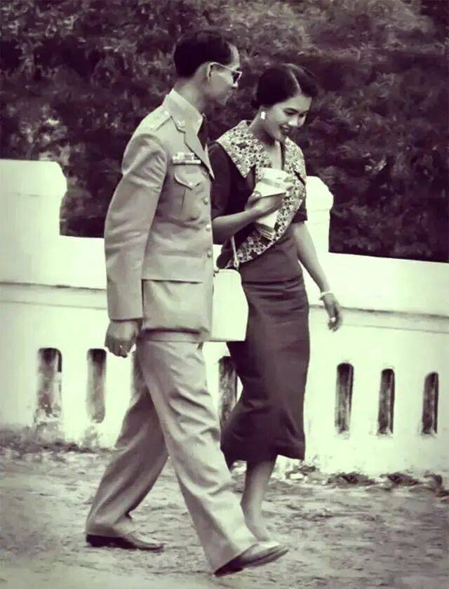 泰国王太后诗丽吉去世<strong></p>
<p>昆仑万维股票</strong>，留下19顶奢华王冠和她的传奇一生