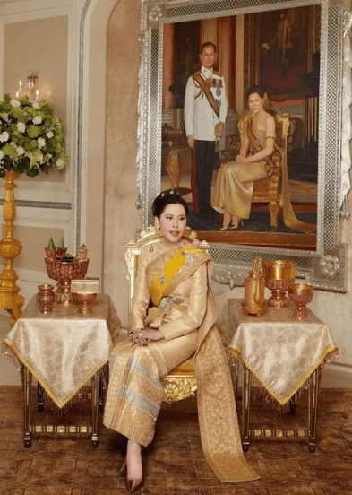 泰国王太后诗丽吉去世<strong></p>
<p>昆仑万维股票</strong>，留下19顶奢华王冠和她的传奇一生