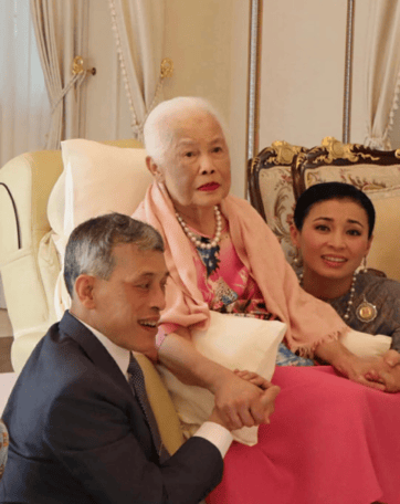 泰国王太后诗丽吉去世<strong></p>
<p>昆仑万维股票</strong>，留下19顶奢华王冠和她的传奇一生