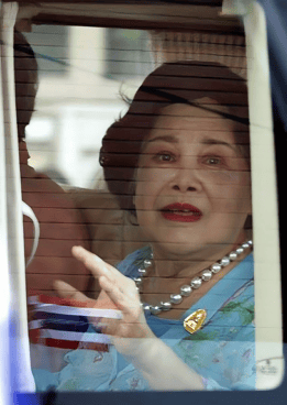 泰国王太后诗丽吉去世<strong></p>
<p>昆仑万维股票</strong>，留下19顶奢华王冠和她的传奇一生