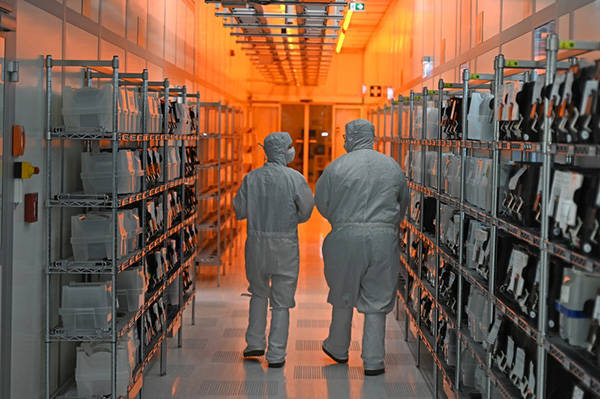 荷兰分析人士：安世半导体事件表明<strong></p>
<p>延华智能股票</strong>，欧洲夹在中美之间无能为力