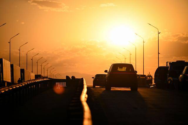 青年说 | 到中亚<strong></p>
<p>延华智能股票</strong>，奔赴一场激动人心的“探秘”