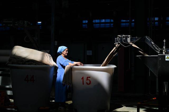 青年说 | 到中亚<strong></p>
<p>延华智能股票</strong>，奔赴一场激动人心的“探秘”