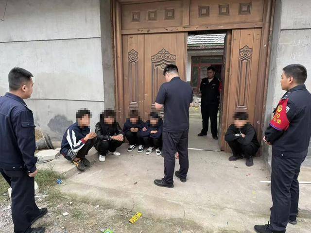 临沂俩小伙偷摸去派出所门口放下<strong></p>
<p>延华智能股票</strong>了…