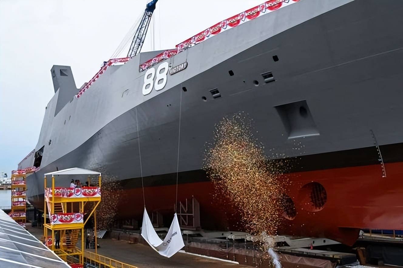 人口不足600万的小国<strong></p>
<p>延华智能股票</strong>,建造8000吨级大型战舰,新加坡“胜利号”多用途战斗舰亮相