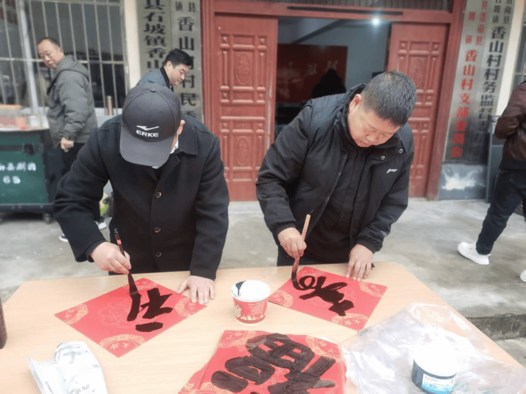 【贯彻全会精神 建设文化强县】洛南县“重阳送福寿”文化惠民活动走进香山村