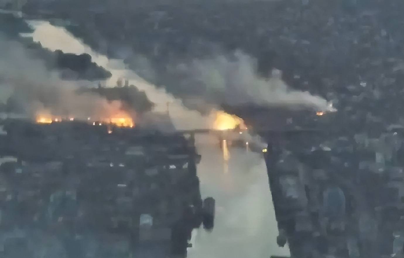 血拼一夜！俄军敢死队冲入赫尔松<strong></p>
<p>中国卫星股票</strong>，远火大开杀戒，乌军机器人参战