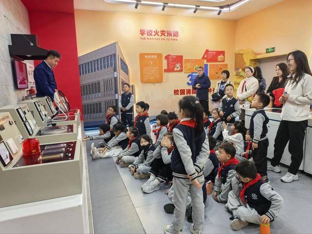 “泉民消防<strong></p>
<p>中国卫星股票</strong>，生命至上”山东师范大学附属小学2024级7班雏鹰小队活动举行
