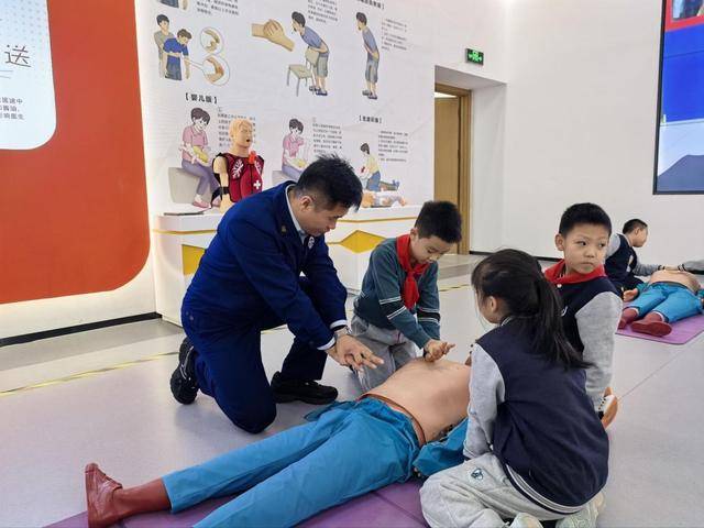 “泉民消防<strong></p>
<p>中国卫星股票</strong>，生命至上”山东师范大学附属小学2024级7班雏鹰小队活动举行