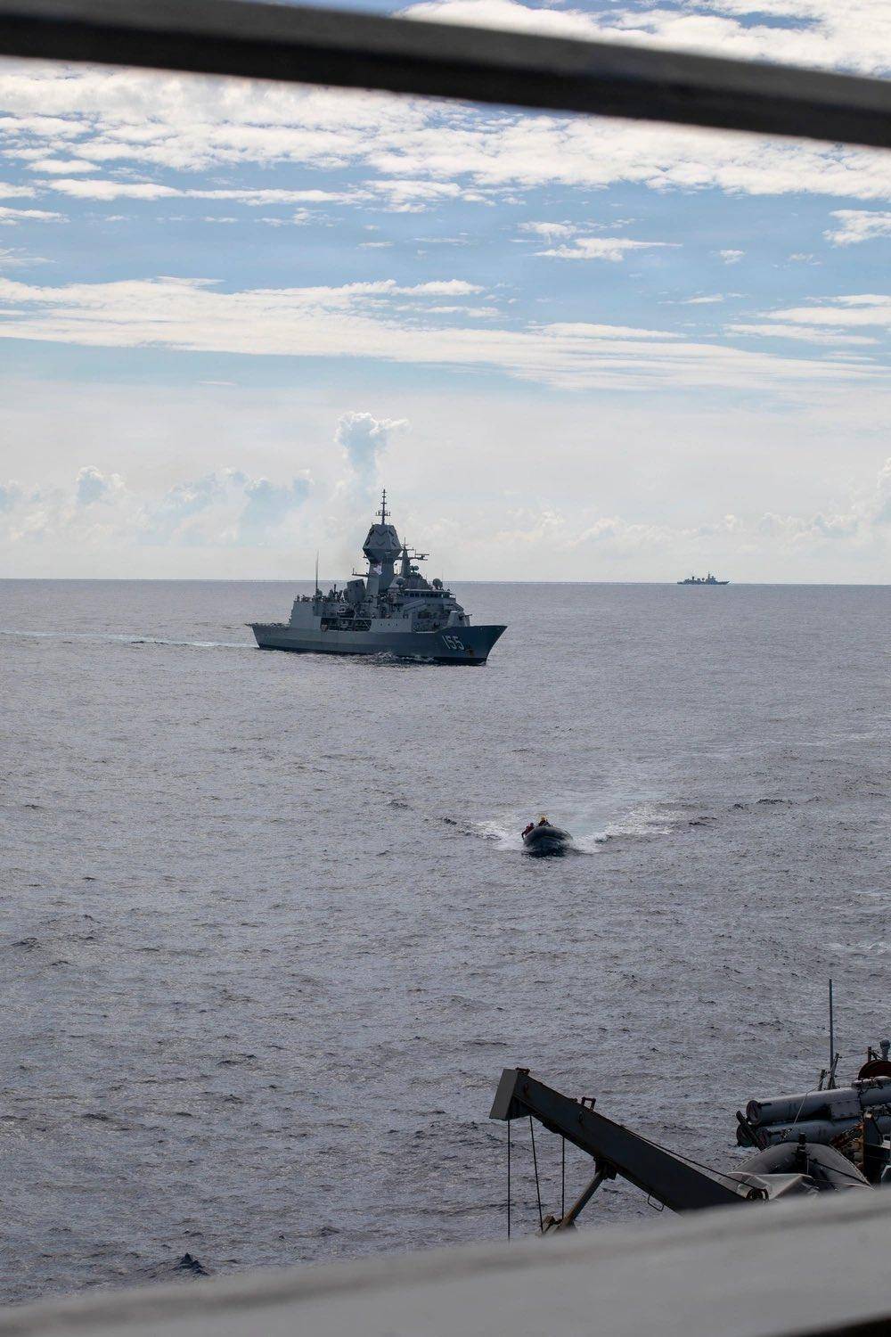 美军再度遭遇耻辱时刻：中国海军6艘战舰包围<strong></p>
<p>蓝思科技股票</strong>，815舰插入南海演习