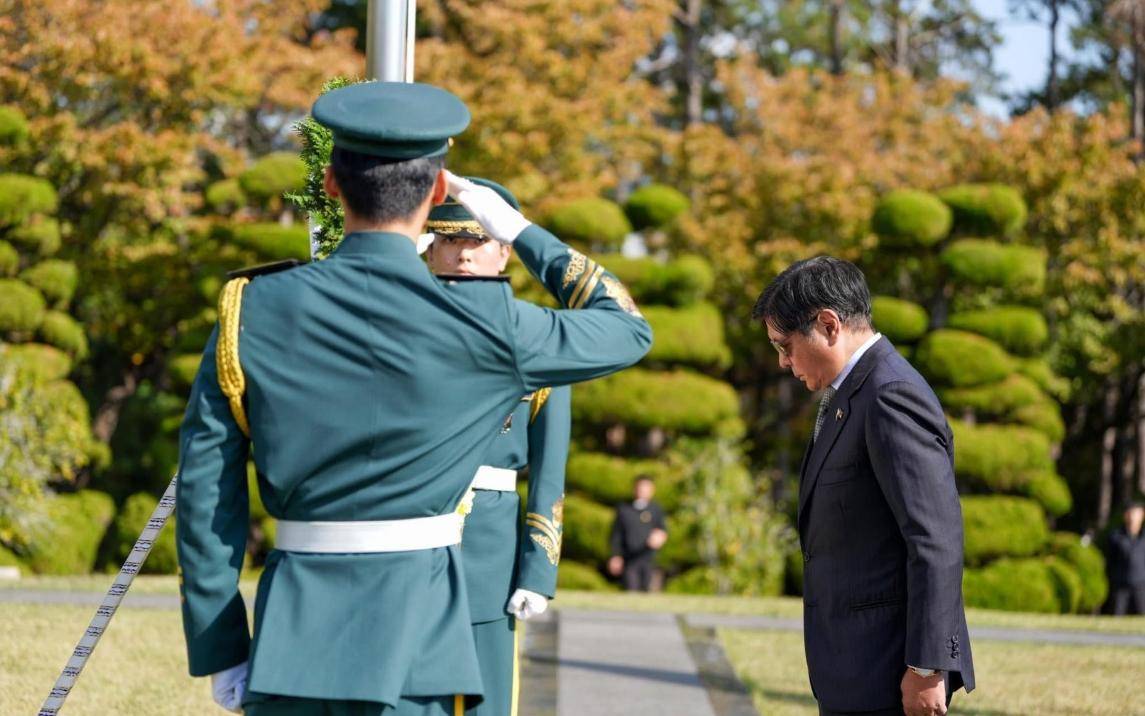 美军再度遭遇耻辱时刻：中国海军6艘战舰包围<strong></p>
<p>蓝思科技股票</strong>，815舰插入南海演习