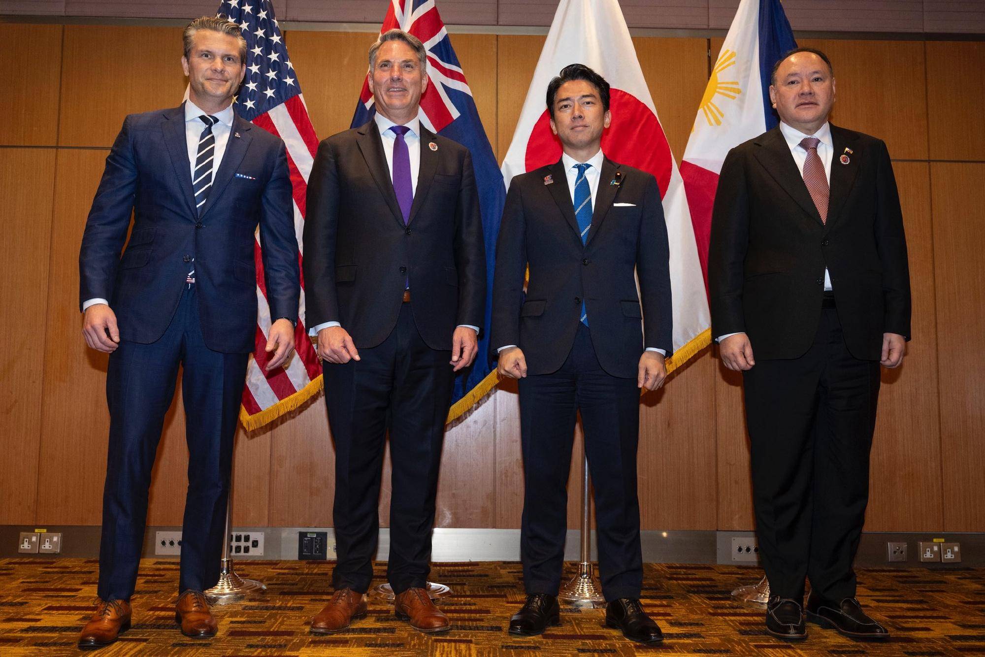 美军再度遭遇耻辱时刻：中国海军6艘战舰包围<strong></p>
<p>蓝思科技股票</strong>，815舰插入南海演习