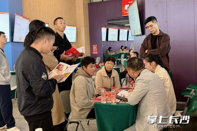 700余名退役军人及军属长沙求职<strong></p>
<p>蓝思科技股票</strong>，165人达成意向