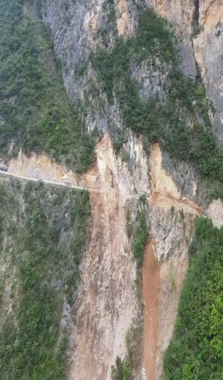 重庆网红“挂壁公路”垮塌<strong></p>
<p>蓝思科技股票</strong>，附近村民外出绕行已半月盼修复，当地：已完成排危，正在修