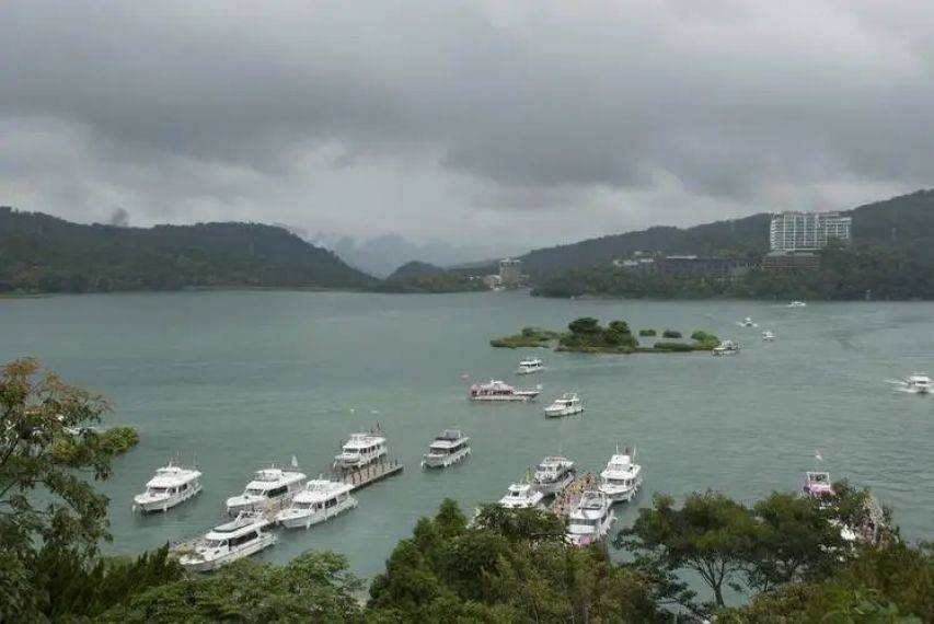 两岸统一众望所归！台湾岛内掀起入党潮<strong></p>
<p>蓝思科技股票</strong>，869人加入国民党，洪秀柱出面促统，果然没让大陆失望！