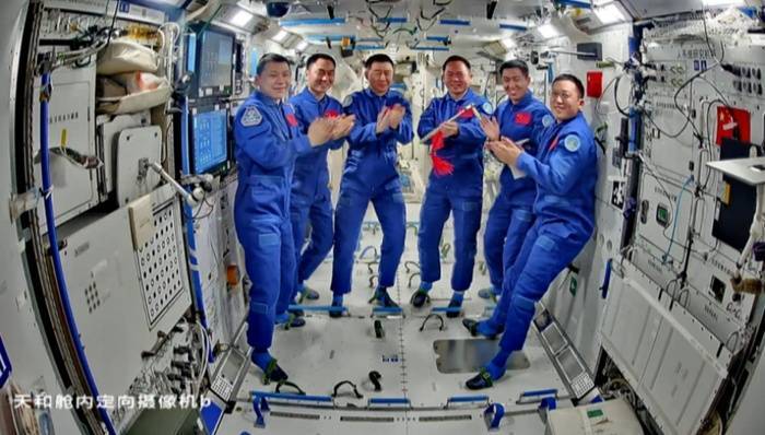 疑似遭空间微小碎片撞击<strong></p>
<p>蓝思科技股票</strong>，神舟二十号返回任务将推迟进行