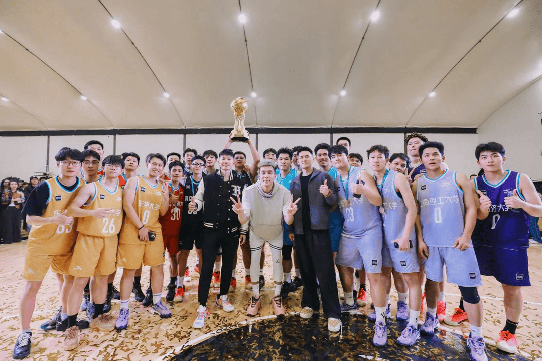 复旦、交大、同济等八大高校集结<strong></p>
<p>中国能建股票</strong>，得物App“新生杯”篮球赛首战上海