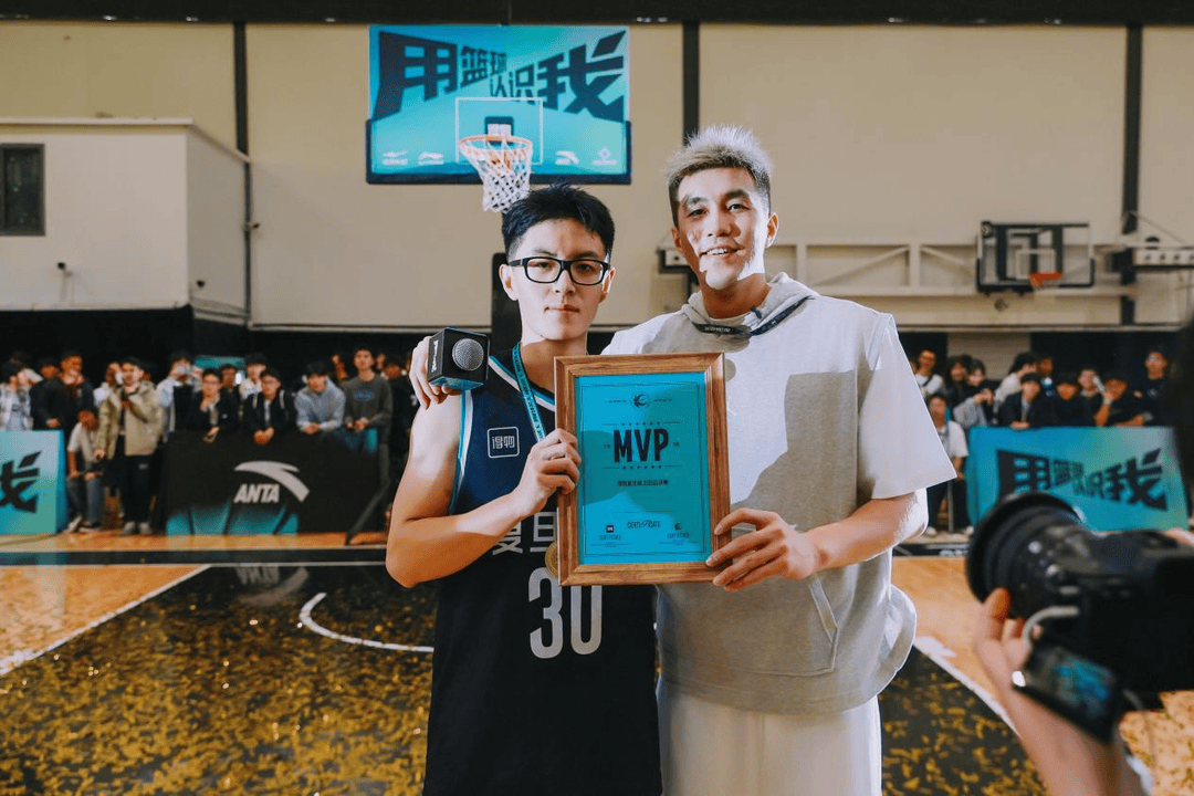 复旦、交大、同济等八大高校集结<strong></p>
<p>中国能建股票</strong>，得物App“新生杯”篮球赛首战上海