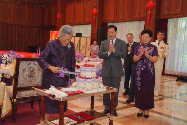 连续有两位国王访华<strong></p>
<p>中国能建股票</strong>，其中一位是建交以来首访，证明了什么？