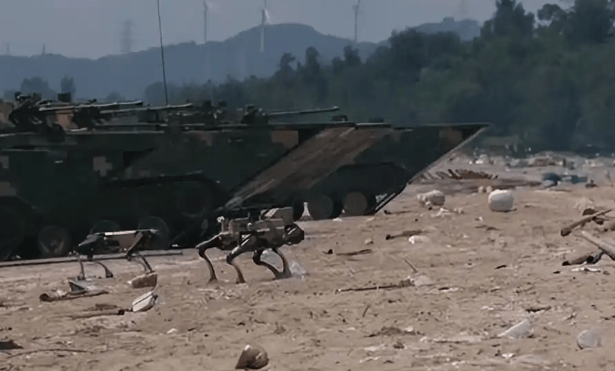 解放军“机器狼”投入台海<strong></p>
<p>久其软件股票</strong>，集群抢滩动作丝滑