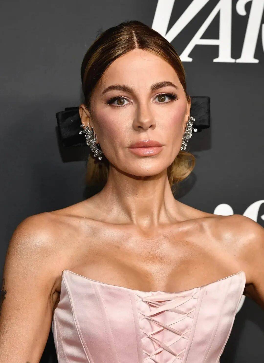 最美吸血鬼如今瘦成骷髅<strong></p>
<p>久其软件股票</strong>？《珍珠港》女主究竟怎么了？