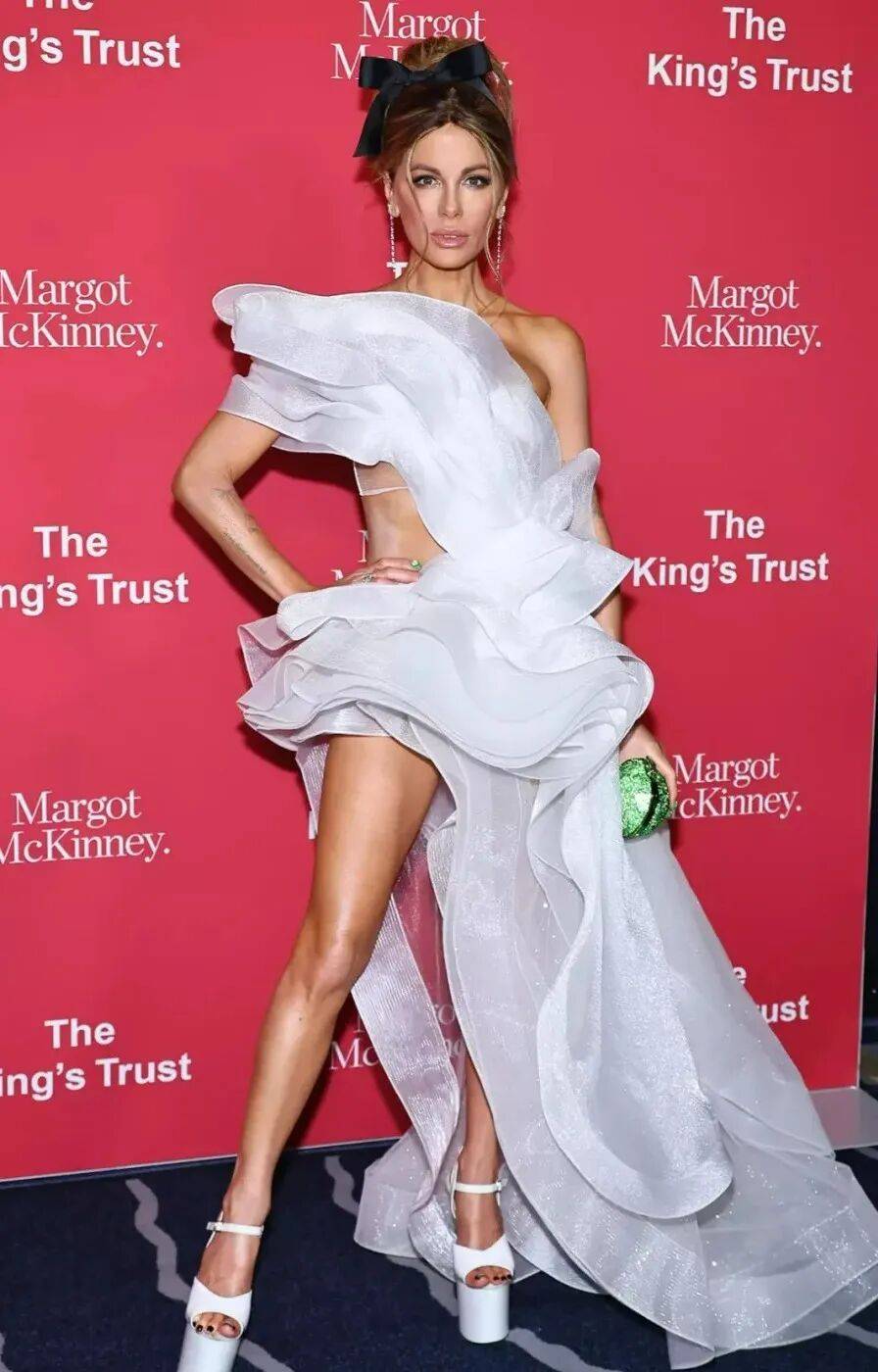 最美吸血鬼如今瘦成骷髅<strong></p>
<p>久其软件股票</strong>？《珍珠港》女主究竟怎么了？