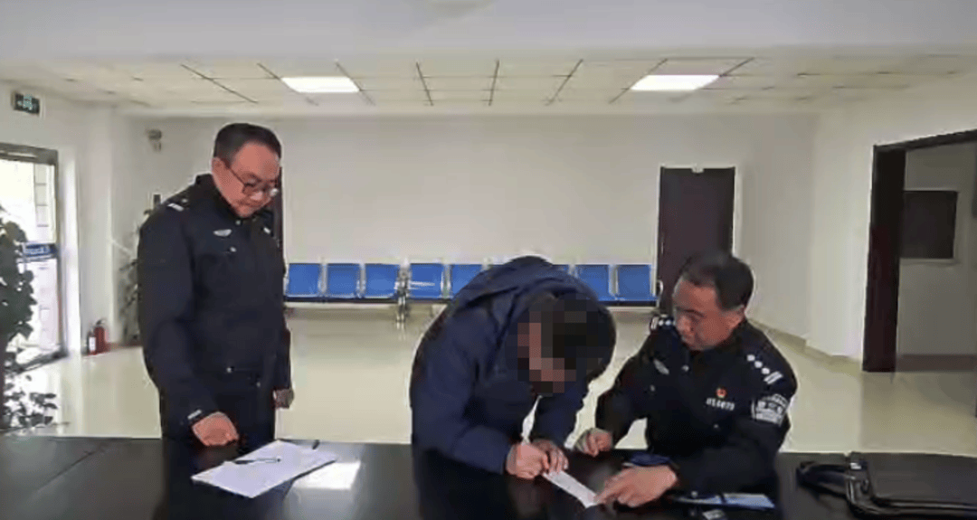 8人穿“警服”为婚礼开路？后续来了<strong></p>
<p>美国股票</strong>！