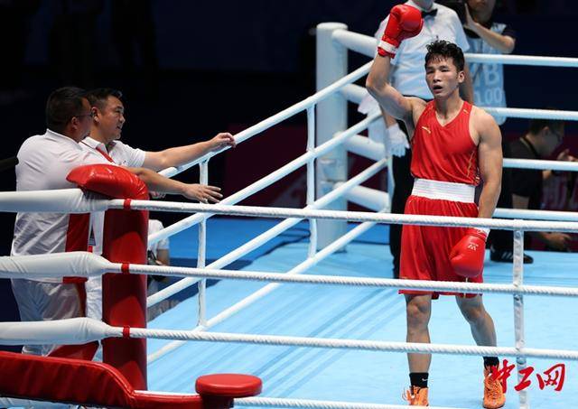 全运会拳击男子80公斤级决赛<strong></p>
<p>美国股票</strong>，王小保夺冠！