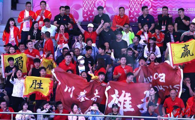 全运会拳击男子80公斤级决赛<strong></p>
<p>美国股票</strong>，王小保夺冠！