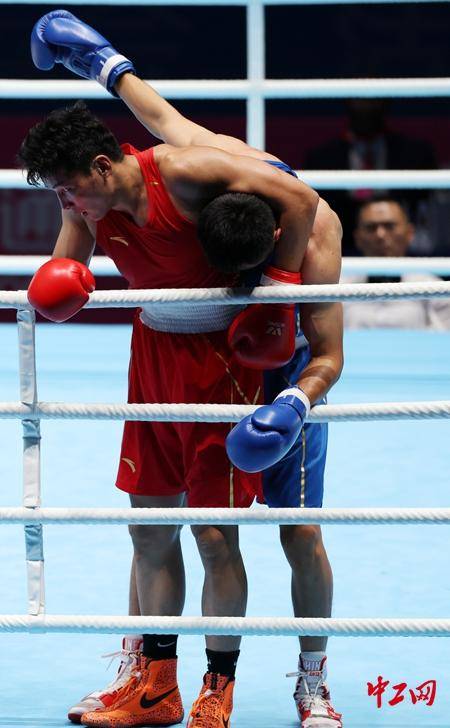 全运会拳击男子80公斤级决赛<strong></p>
<p>美国股票</strong>，王小保夺冠！