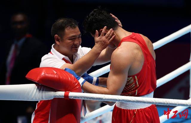 全运会拳击男子80公斤级决赛<strong></p>
<p>美国股票</strong>，王小保夺冠！