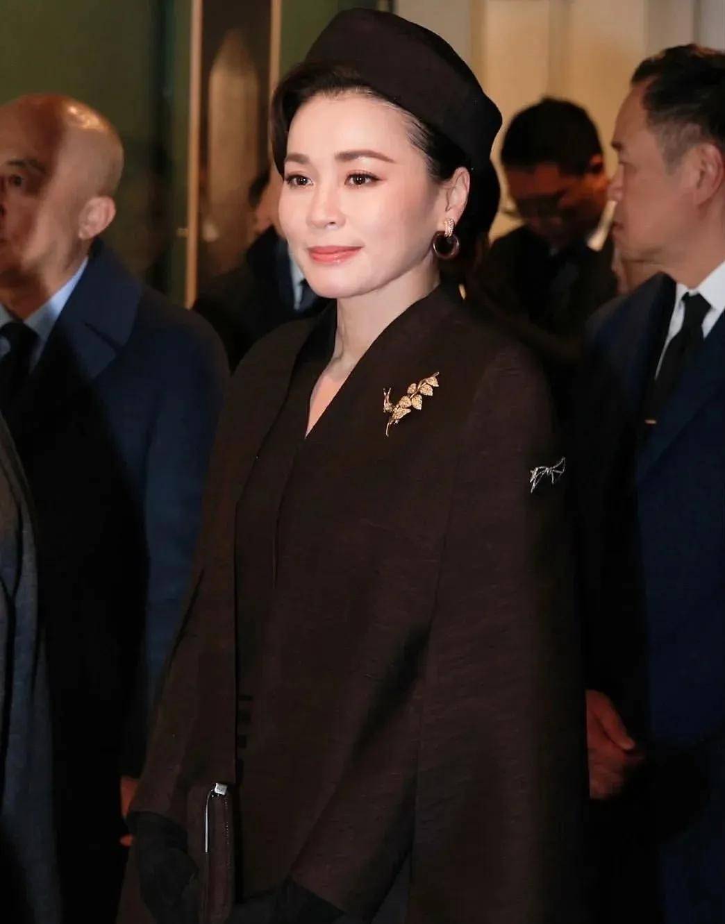 泰国王后访华“穿搭九宫格”出圈<strong></p>
<p>长安汽车股票</strong>，隆重珠宝展现用心诚意