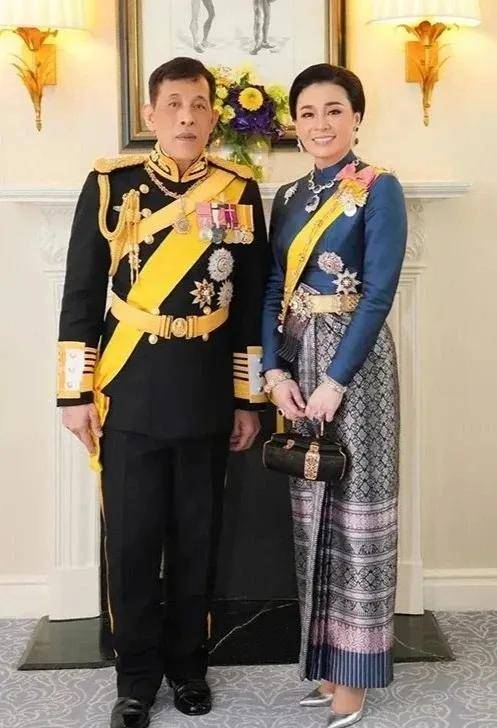 泰国王后访华“穿搭九宫格”出圈<strong></p>
<p>长安汽车股票</strong>，隆重珠宝展现用心诚意