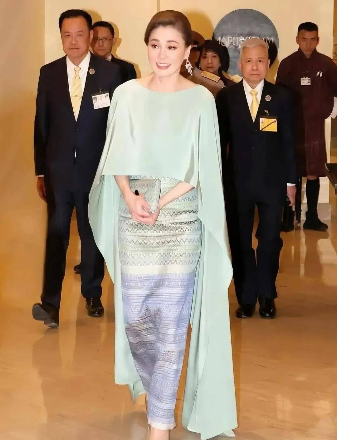 泰国王后访华“穿搭九宫格”出圈<strong></p>
<p>长安汽车股票</strong>，隆重珠宝展现用心诚意